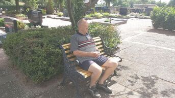 Neue Bänke auf dem Friedhof