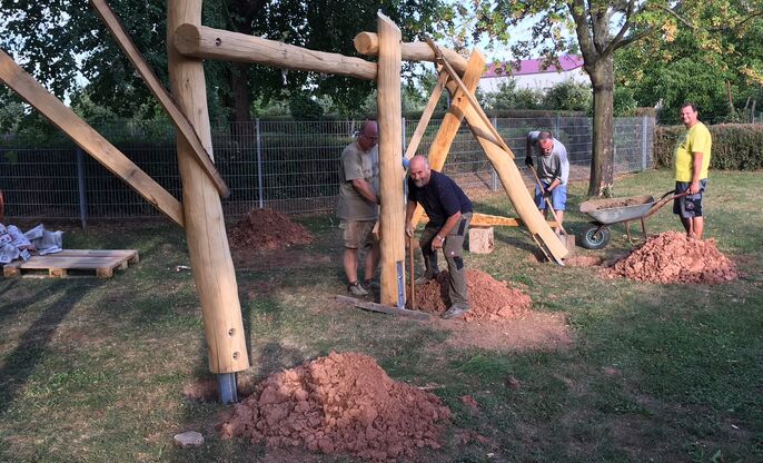 Arbeitseinsatz: Schaukel