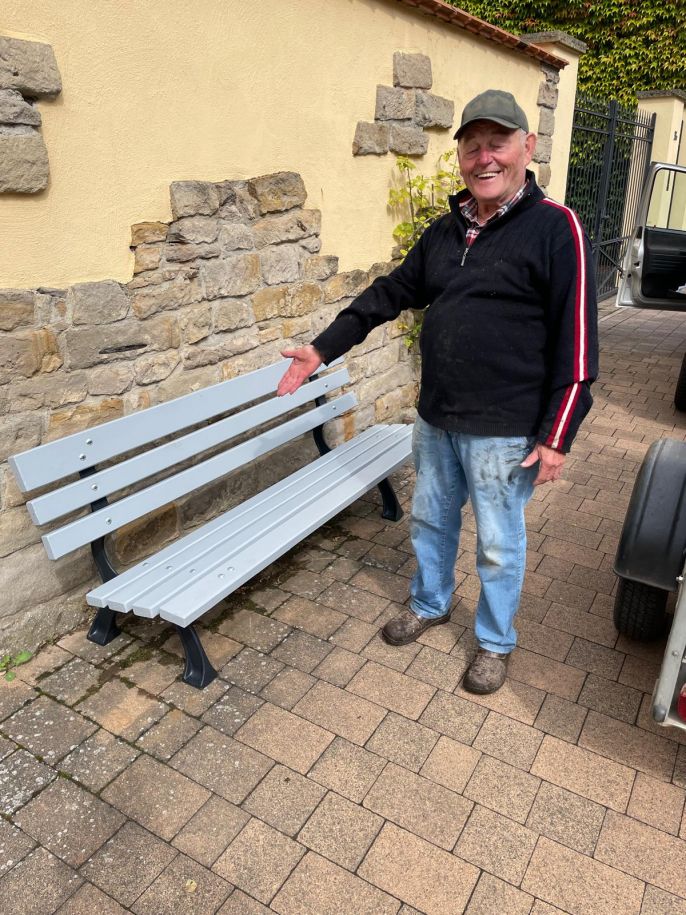 Eine restaurierte Bank