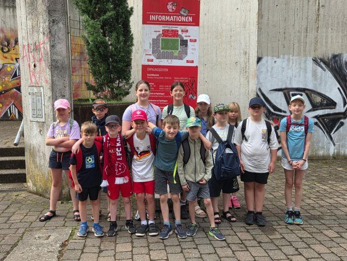 Eine Gruppe Kinder bei einem Ausflug der Ferienspiele